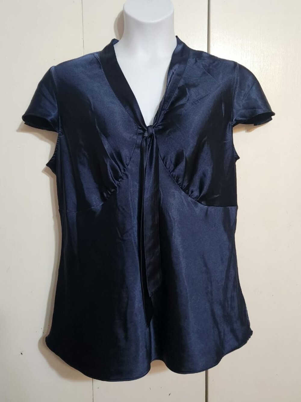 Apt. 9 Woman Top 1X Navy Blue Satin Flutter Sleeve V-Neck Tie Front Blouse